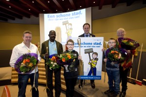 09-12-2015 Leeuwarden Gemeente Leeuwarden/GL Winnaars Gouden Grijpers met wethouder Harry van der Molen ©foto: Hoge Noorden/Jaap Schaaf